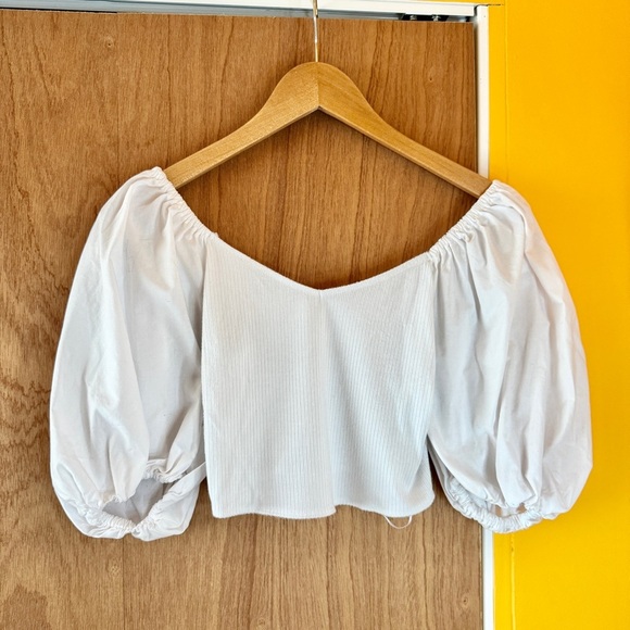 Abercrombie & Fitch Tops - Abercrombie & Fitch White Puff Sleeve Crop Blouse - Small